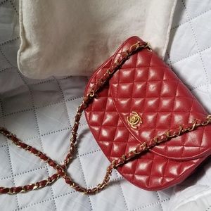 Vintage CHANEL moon Purse in Red leather authentic